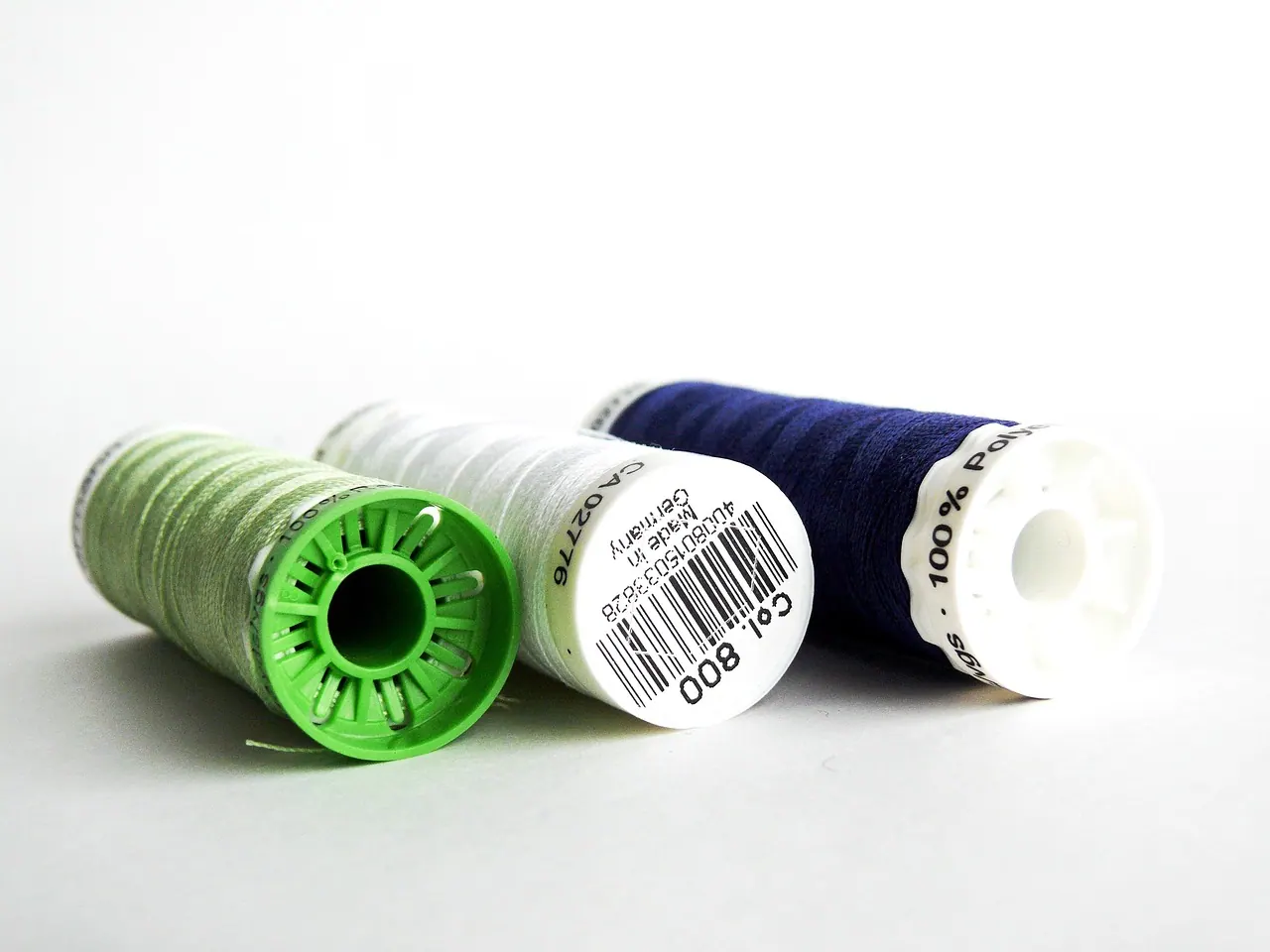 needle, thread, needle and thread, sew, handwork, yarn, stuff, sewing thread, mend, darning yarn, twisted, repair, sewing supplies, tailoring, thread spool, needlework, thread roll