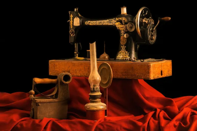 sewing machine, fabric, still life, lamp, machine, old, retro, vintage, antique, sewing machine, sewing machine, sewing machine, sewing machine, sewing machine, fabric. How to choose and brief a professional for a repair