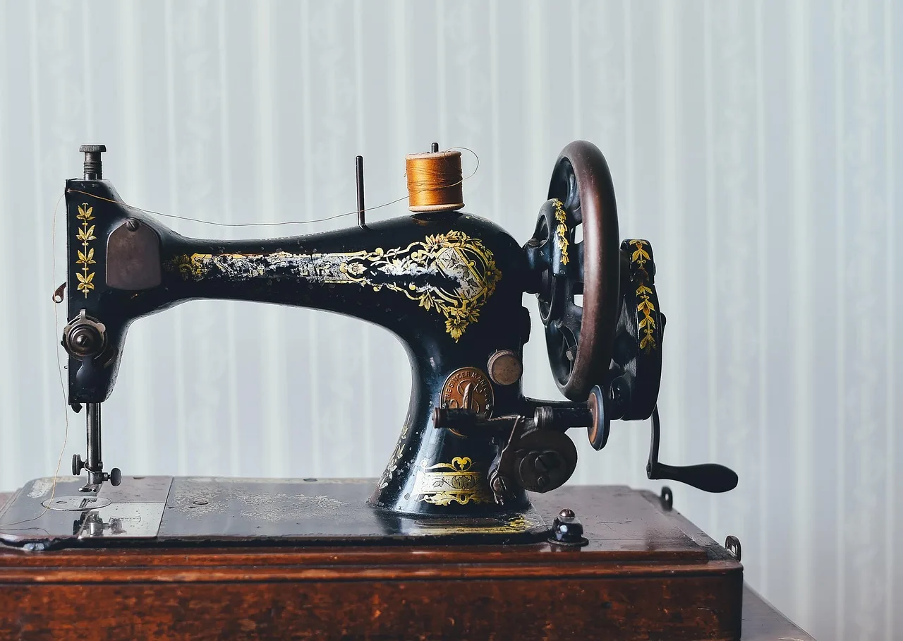antique, sewing machine, home, old, retro, vintage, tailor, tailoring, stitching, oldtimer, nostalgia, nostalgic, antique, sewing machine, sewing machine, sewing machine, sewing machine, sewing machine, tailor, tailor, tailor, tailoring. What drives clothing repair costs: four variables
