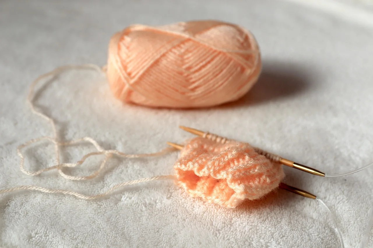 knitting, wool, handmade, wool yarn, circular needle, hobby, thread, yarn, process, knitting, knitting, knitting, knitting, knitting, wool yarn, wool yarn, yarn, yarn, yarn, yarn. Sweater mending how it works: a step-by-step guide