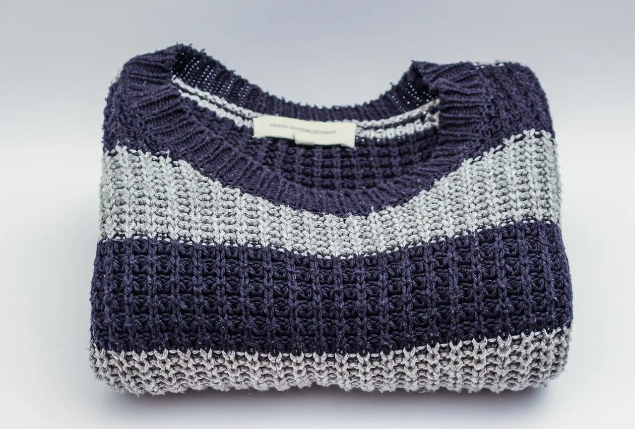 fashion, sweater, wool, clothing, men's clothes, men's fashion, knitted, knitwear, sweater, sweater, sweater, sweater, sweater, wool, clothing. Sweater mending with reclaimed wool and unlabeled knits: what you are holding, explained properly
